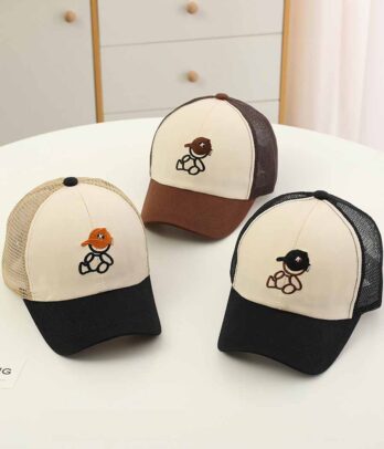 Casquette "Petit ourson" aux couleurs sobres