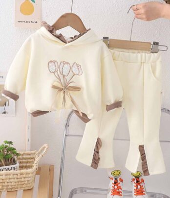 Ensemble de jogging stylé de couleur blanc cassé