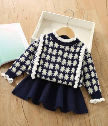 Ensemble de jupe bleu marine et pull assorti