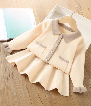 Ensemble de cardigan blanc cassé et jupe plissée pour filettes