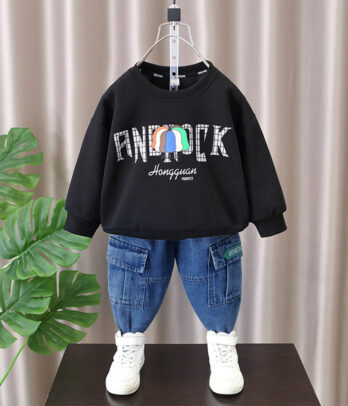 Ensemble de sweat noir imprimé et pantalon en jean elastiqué