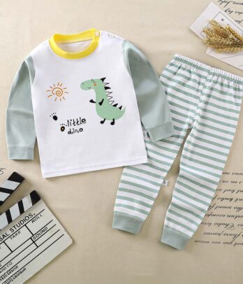 Ensemble de pyjama vert pastel à rayures
