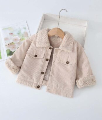 Veste en velours automnale de couleur blanc cassé