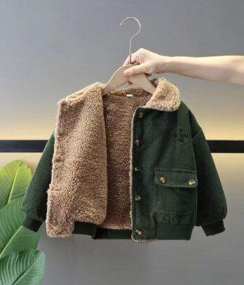 Veste hivernale en velours de couleur verte rembourrée de fourrure