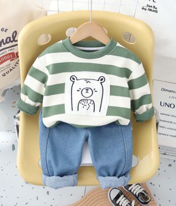 Ensemble de jean et pull à rayures vertes pour garçons
