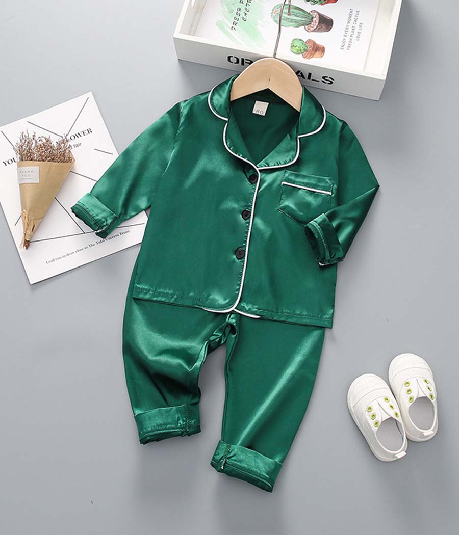O1CN01WhhVAO28TMxTWWZPO_!!2218104567933-0-cib Pyjama en satin de couleur verte – Image 1