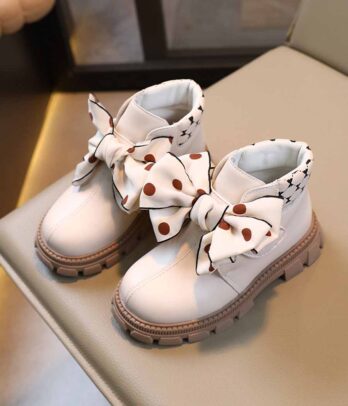 Bottines blanches avec nœud papillon à petits pois