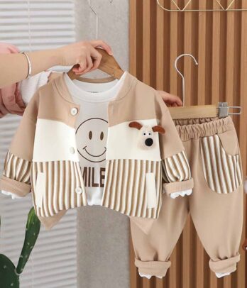 Ensemble de trois pièces cosy de couleur beige pour garçons