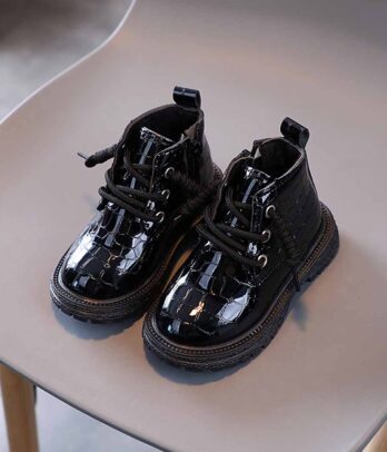Bottes simples satinées de couleur noir pour enfants