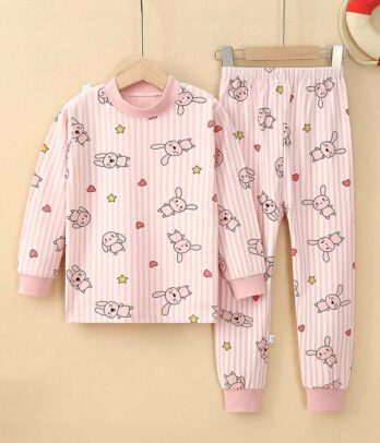Ensemble de pyjama rose à fines rayures