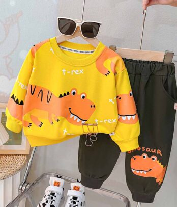 Ensemble de deux pièces composé d'un pantalon noir et sweat jaune