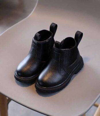 Bottines solides de couleur noire pour enfants