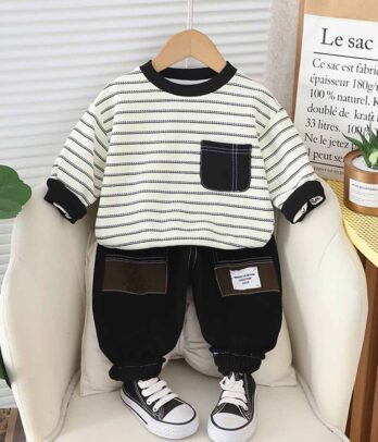 Ensemble de jogging noir et pull banc à rayures