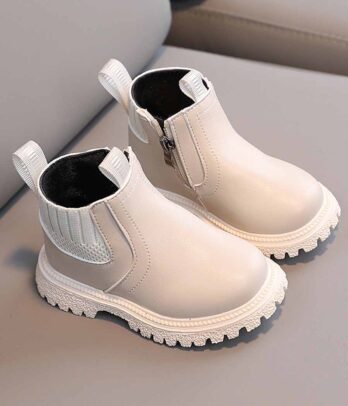 Bottines blanc cassé élégantes et résistantes avec semelle antidérapante, parfaites pour affronter l’hiver en toute sécurité et avec style.