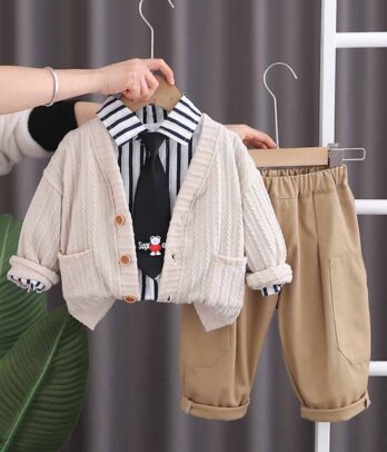 Ensemble de quatre pièces pour garçons chic et sophistiqué