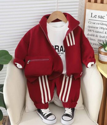 Set de jogging trois pièces de couleur rouge