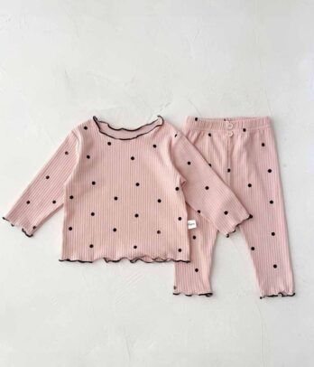 Pyjama rose à petits pois noir