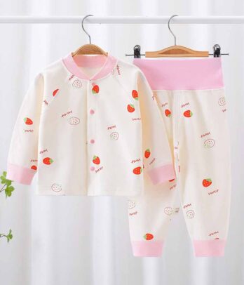 Ensemble de pyjama blanc et rose imprimé