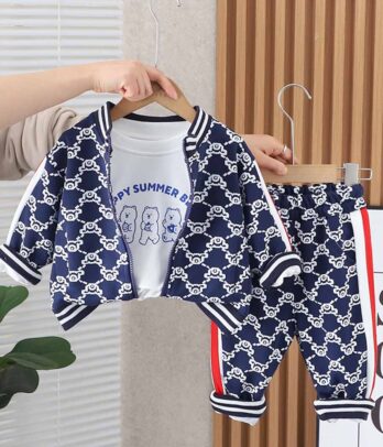 Set de jogging bleu composé de trois pièces