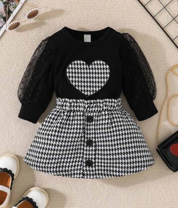 Ensemble de jupe pied de poule et pull noir assorti
