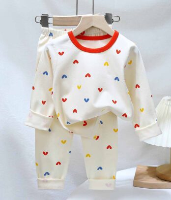 pyjama à petits cœurs colorés