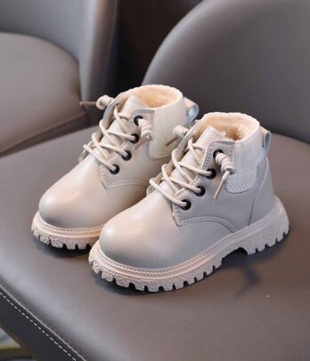 Godasses blanches pour enfants