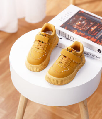 Chaussures style sport de couleur marron clair
