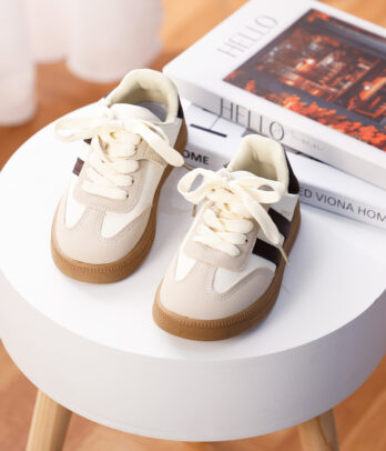 Chaussures pour enfant style samba de couleurs tendres