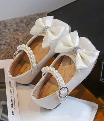 Ballerines blanches à perles et noeuds papillons