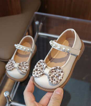 Ballerines blanches à noeud papillons fleuris