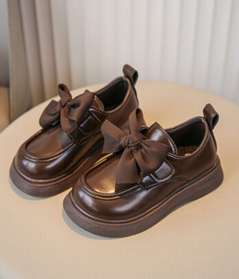 Mocassin classique de couleur marron