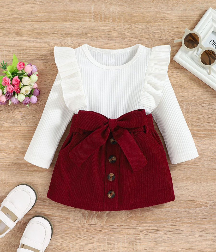 O1CN01huueBb1v45zd7fG1X_!!2209644226118-0-cib Ensemble de jupe grenat avec un pull blanc – Image 1