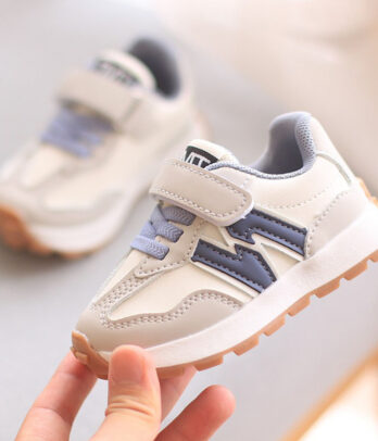 Baskets "N" grise avec traits bleus tendances