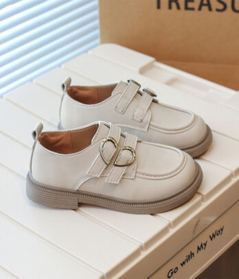Chaussure beige classique pour filles