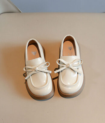 mocassin blanc cassé style britannique