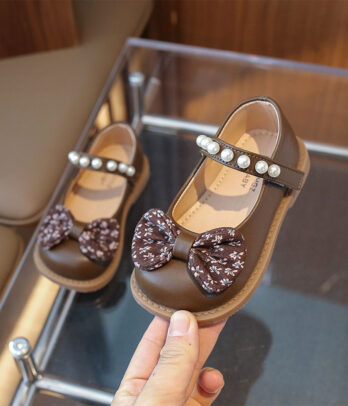 Ballerines marrons à noeud papillons fleuris et scratch perlé