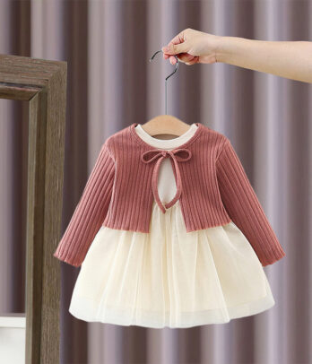 Ensemble de robe en tulle et gilet en rose de bois