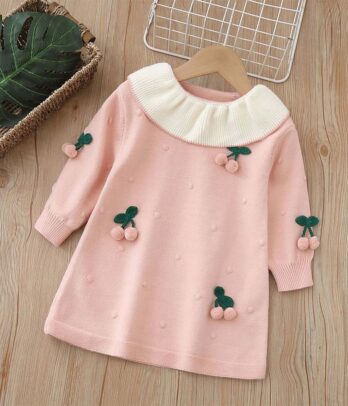 Robe droite rose à col berta et des cerises