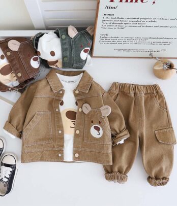 Ensemble de trois pièces marron clair pour garçons