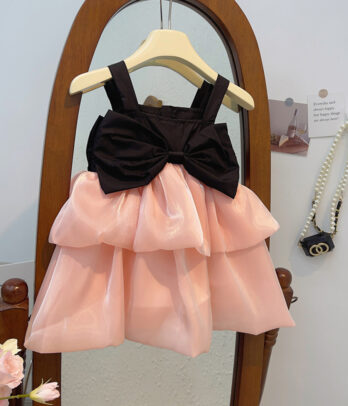 Robe élégante rose et noire – Nœud raffiné et jupon bouffant en organza