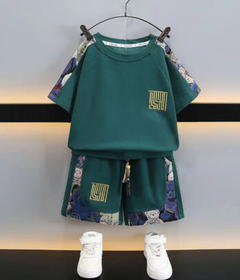 Ensemble estival de couleur verte avec détails floraux pour garçons