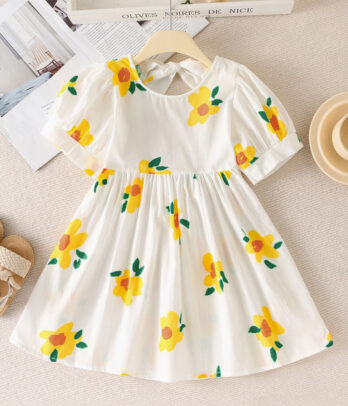 Robe blanche fleurie – Douceur et élégance romantique