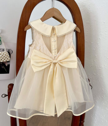 Robe de cérémonies blanc cassé á détails raffinés