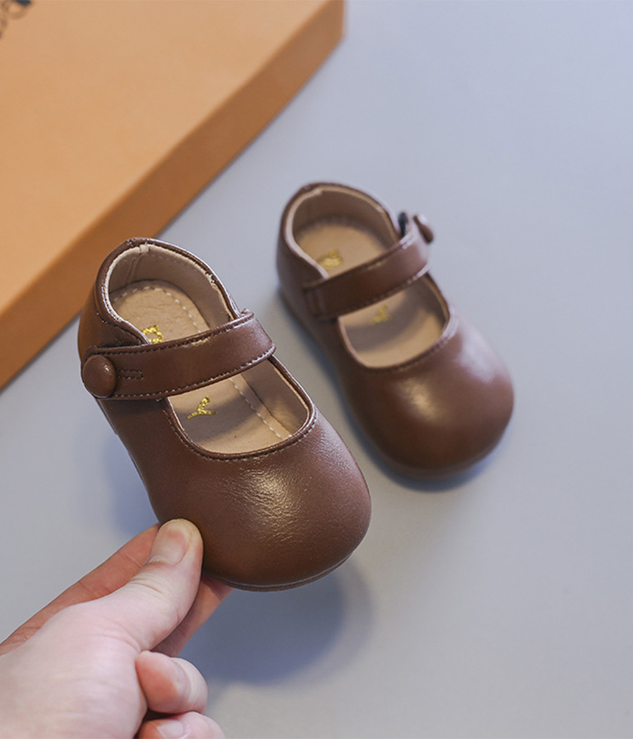 O1CN01hwyDsm1f96NSOSTQD_!!2208095873963-0-cib Ballerines simples marrons pour bébé filles – Image 1