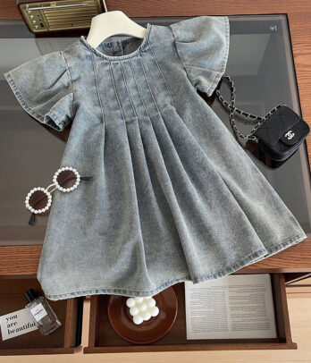 Robe en jean délavée avec manches volantes