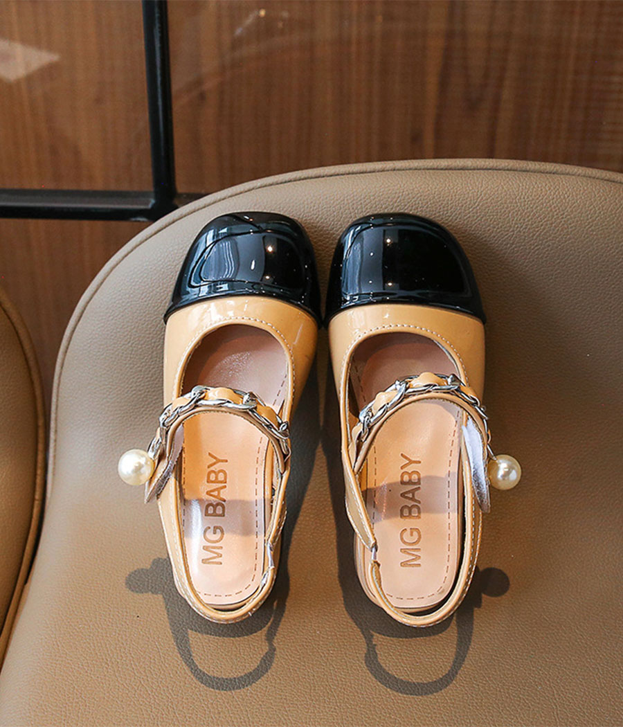 O1CN01qGs2im1zkT6Td6E6d_!!2493616752-0-cib Ballerines bicolore style chanel pour filles – Image 1
