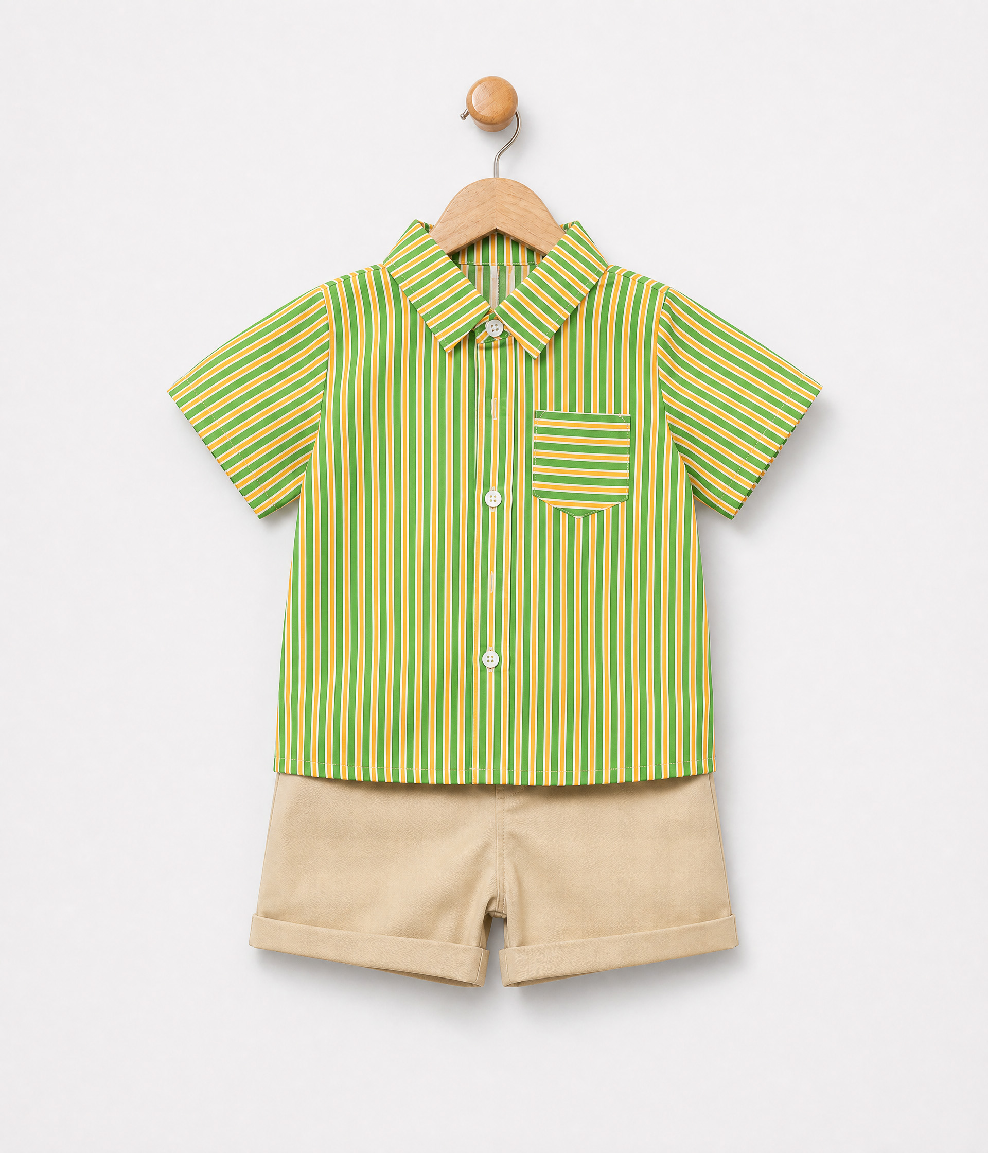13692-1 Ensemble de chemise verte à rayures et short en toile beige – Image 1