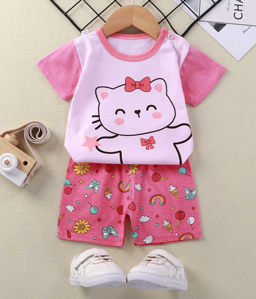 8 "Pyjama "Kitty" composé de T-shirt rose et short imprimé – Image 1