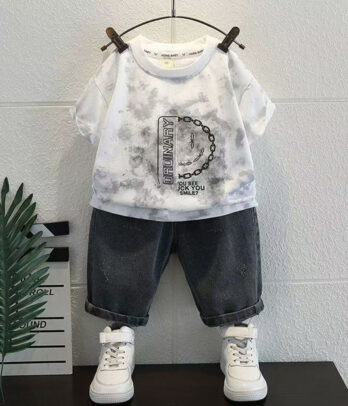 Set décontracté composé d'un short en jean et T-shirt blanc imprimé