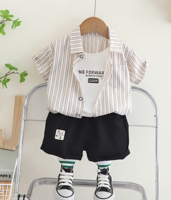 Set estival trois pièces : élégance et confort pour garçons